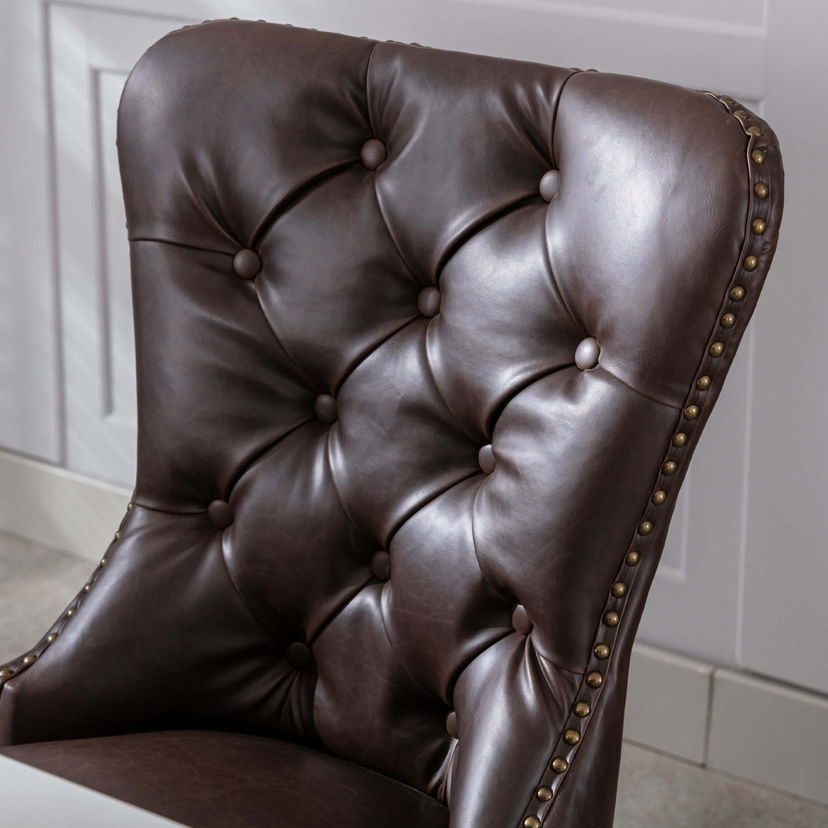 Tuftora™ — Bring Refined Mid-Century Comfort & Timeless Style to Your Dining Space