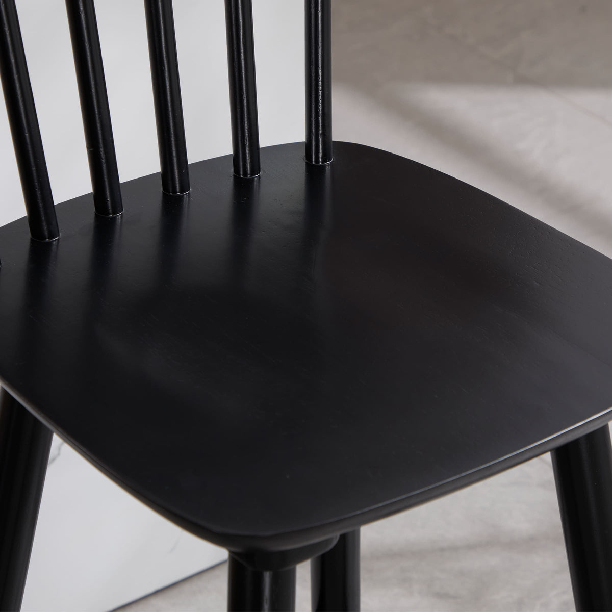 Wyndora™ — Bring Timeless Farmhouse Style & Comfortable Seating to Your Kitchen